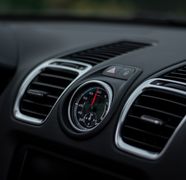 Marile greșeli pe care le fac șoferii atunci când folosesc aerul condiționat în mașină